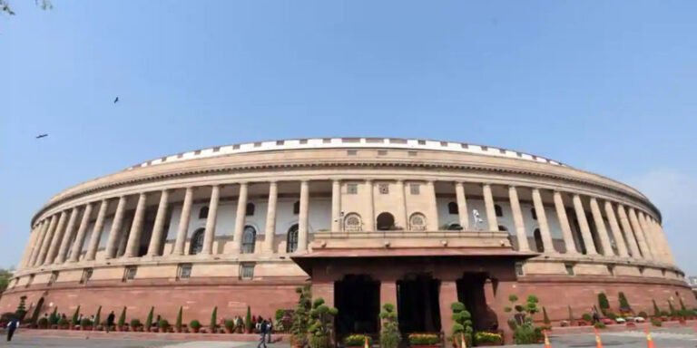 AAP सांसद संजय सिंह मानसून सत्र से सस्पेंड: राज्यसभा में सभापति से मणिपुर मुद्दे पर कर रहे थे बहस