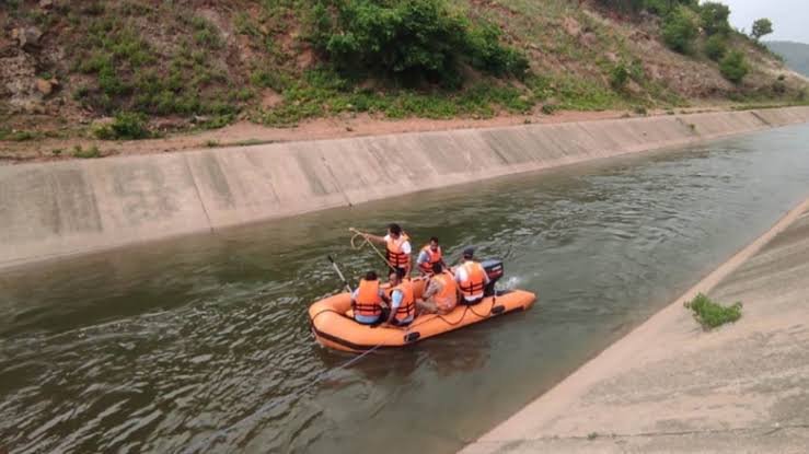 अवैध खनन से हुआ हादसा : अरपी नदी में डूबने से तीन बहनों की मौत, ग्रामीणों में भारी आक्रोश