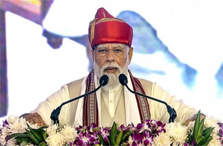पीएम मोदी तिलक पुरस्कार से सम्मानित, नमामि गंगे योजना में पुरस्कार राशि देने का किया ऐलान