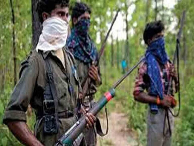 पांच लाख के इनामी नक्सली ने किया आत्मसमर्पण, कई बड़ी घटनाओं में थे शामिल
