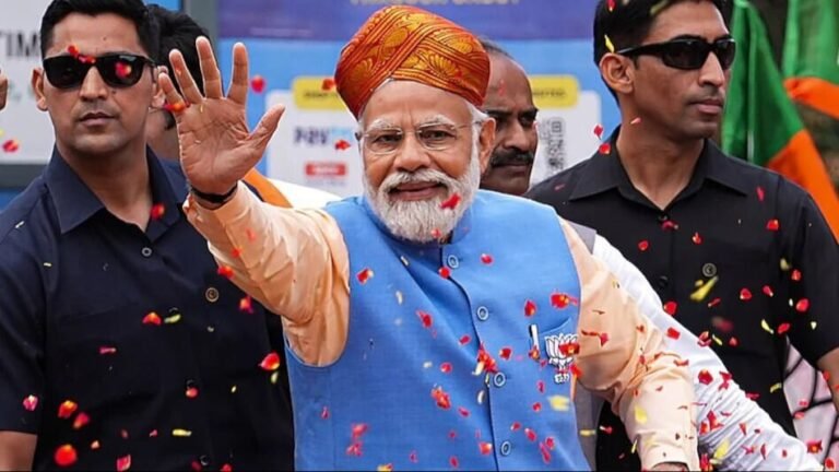 प्रधानमंत्री नरेंद्र मोदी गुरुवार को श्रीनगर के दौरे पर