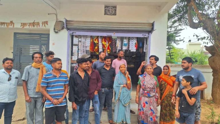 बिजली कटौती से जनता परेशान, बिजली नहीं तो वोट नहीं