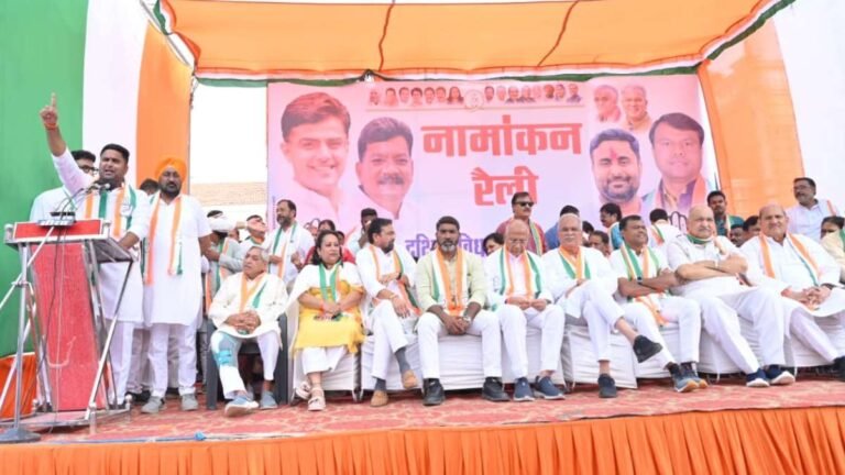 Raipur Dakshin Upchunav: कांग्रेस ने आकाश शर्मा के नामांकन के साथ निकाली भव्य रैली, नेताओं ने जताया एकता का संदेश