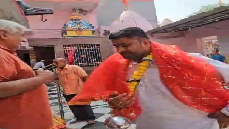 आकाश शर्मा ने नामांकन रैली के लिए किया पूजा-अर्चना और लिया आशीर्वाद