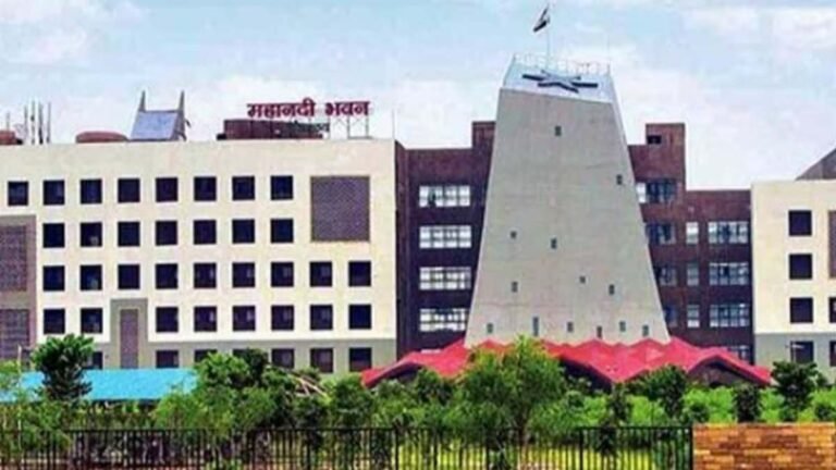 IAS TRANSFER: बड़े पैमाने पर आईएएस अफसरों के तबादले, देखिए आदेश…