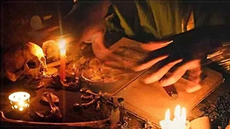 Nagari Nikay Chunav 2025 में तंत्र-मंत्र का सहारा! श्मशान घाट में काले कपड़ों में दिखे दो युवक, लोगों ने पकड़ा…